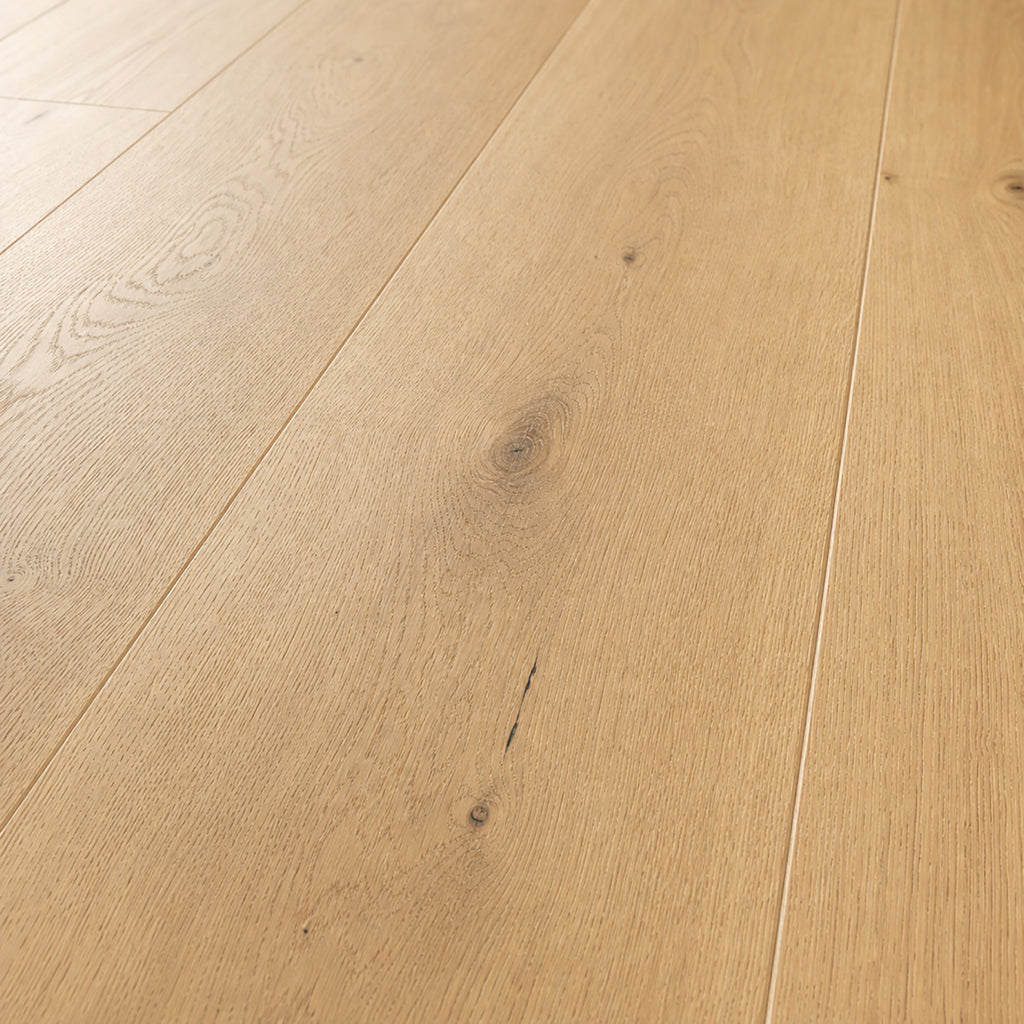 Close-up of of the wood grain and texture of Character Oak Matt Lacquered 190mm engineered wooden flooring.